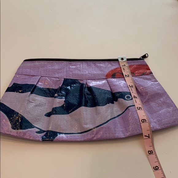 Torrain vegan recycled clutch feed bag - Picture 6 of 8